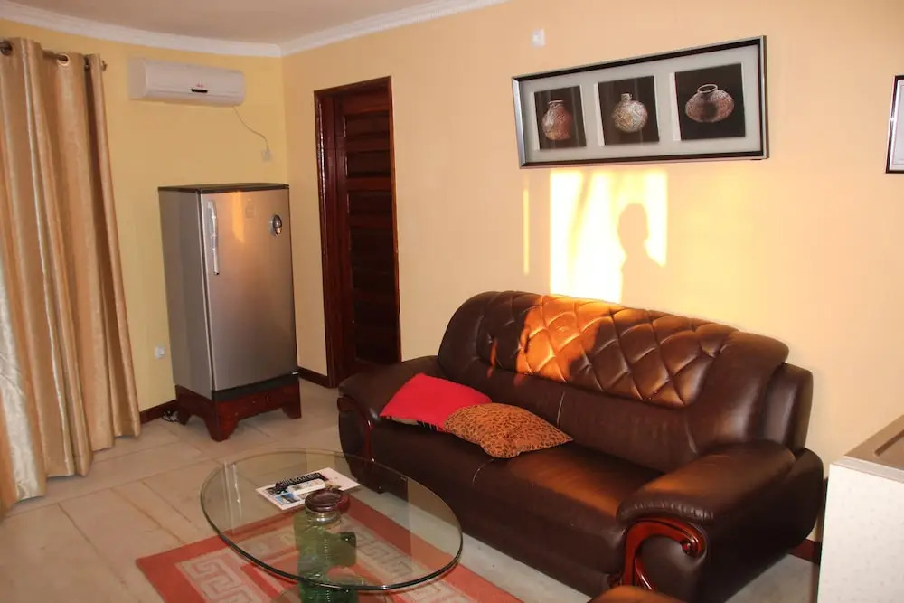Thamole Lodge