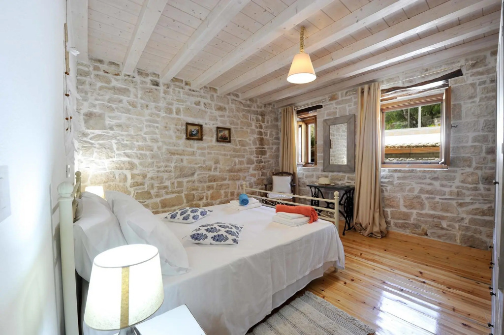 Leonora House by PaxosRetreats