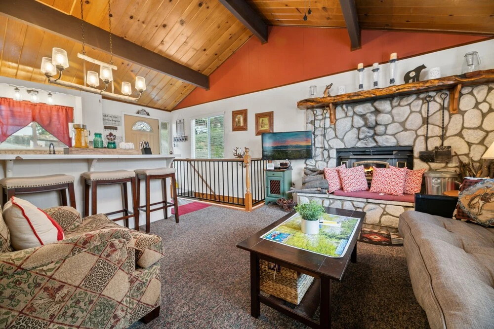 Eagle's Crest At Moonridge - A Sense Of Seclusion And Privacy! Mountain Views! Ac! 2 Bedroom Cabin