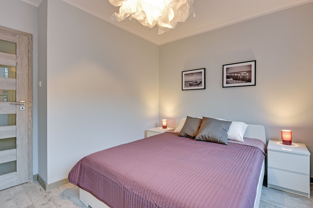 Waterlane Island - Riverview Pool, SPA, Gym & Parking by Downtown Apartments