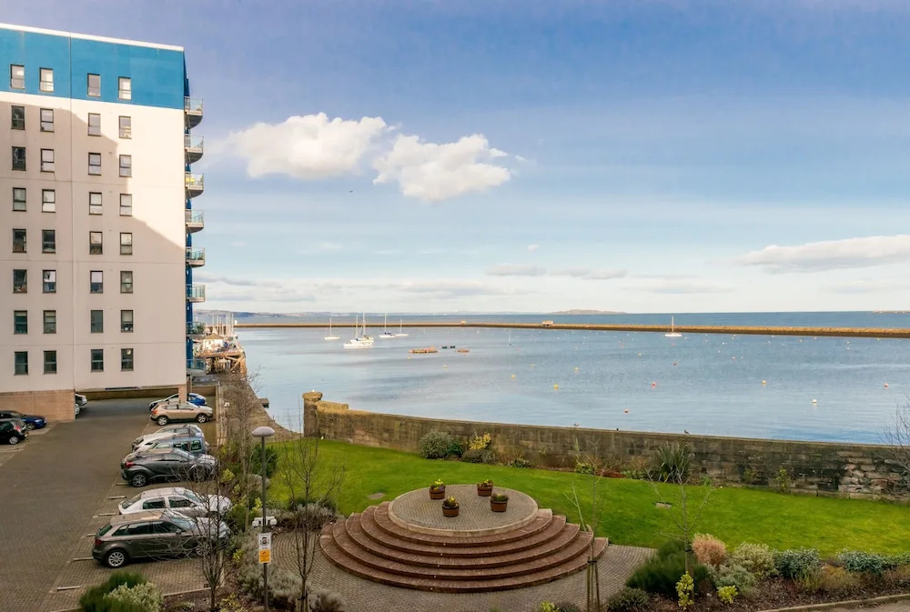 411 - Corinthian Quay Apartment
