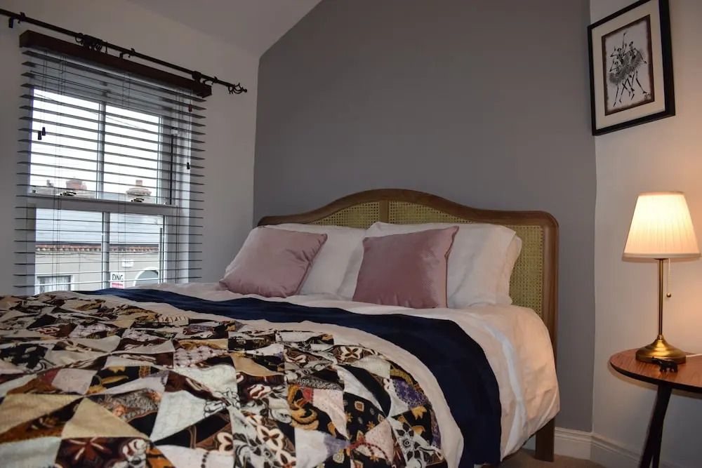 2 Bedroom House on James Street Sleeps 4