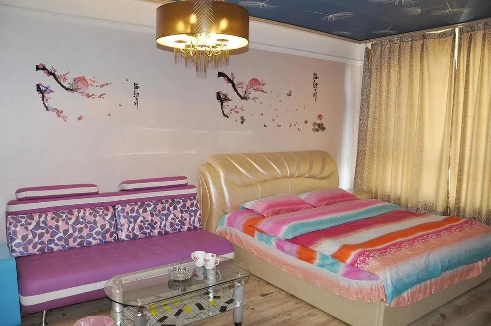 Yuxuan Theme Apartment