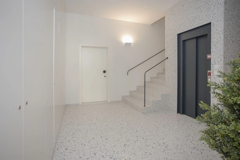 Liiiving -Luxury Beachfront Apartment II