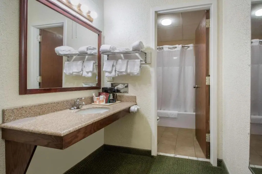 Posh Inn & Suites