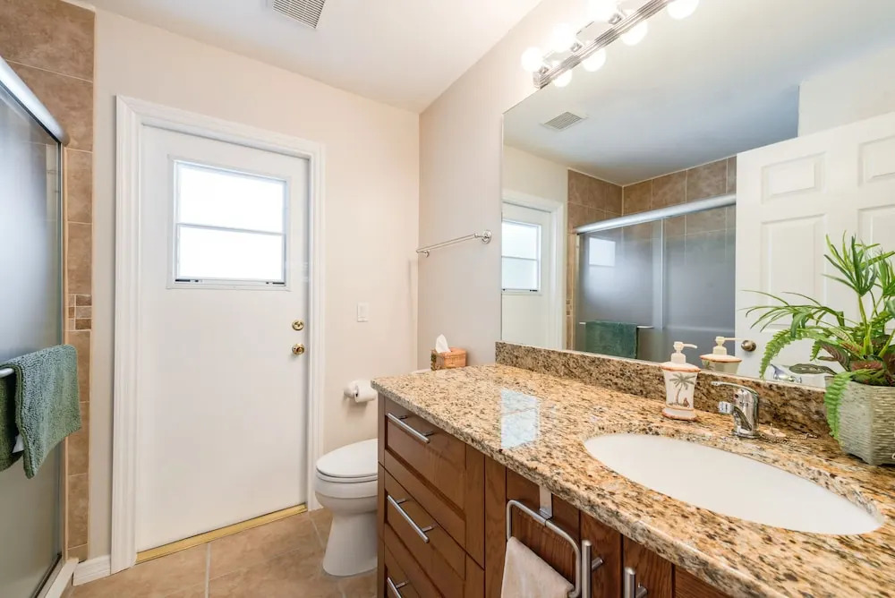 2305 SW 19th Home 3 Bedrooms 2 Bathrooms Home