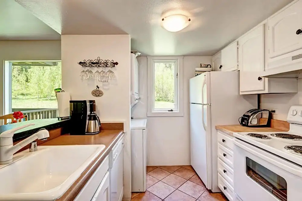 Private End Unit + Free Transport! by RedAwning