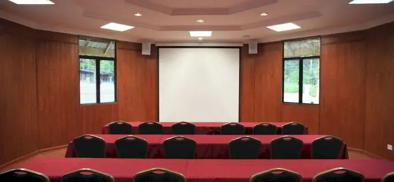Suria Hill Country House