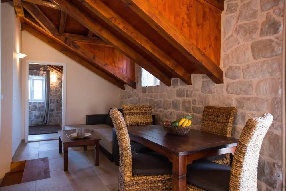 Beautiful 4-bed Villa for up to 10 Guests