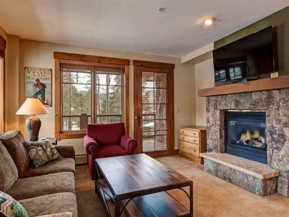 Luxury 1 Bedroom Mountain Vacation Rental in Breckenridge With Access to a Hot Tub and Heated Garage Parking