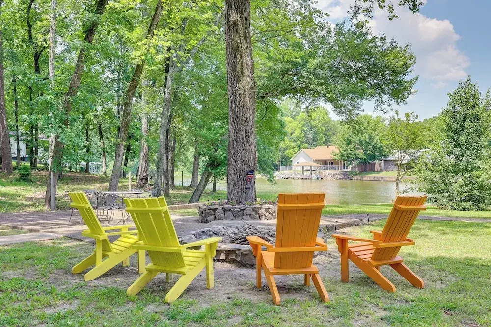 Lakefront Home w/ Kayaks & Dock in Hot Springs