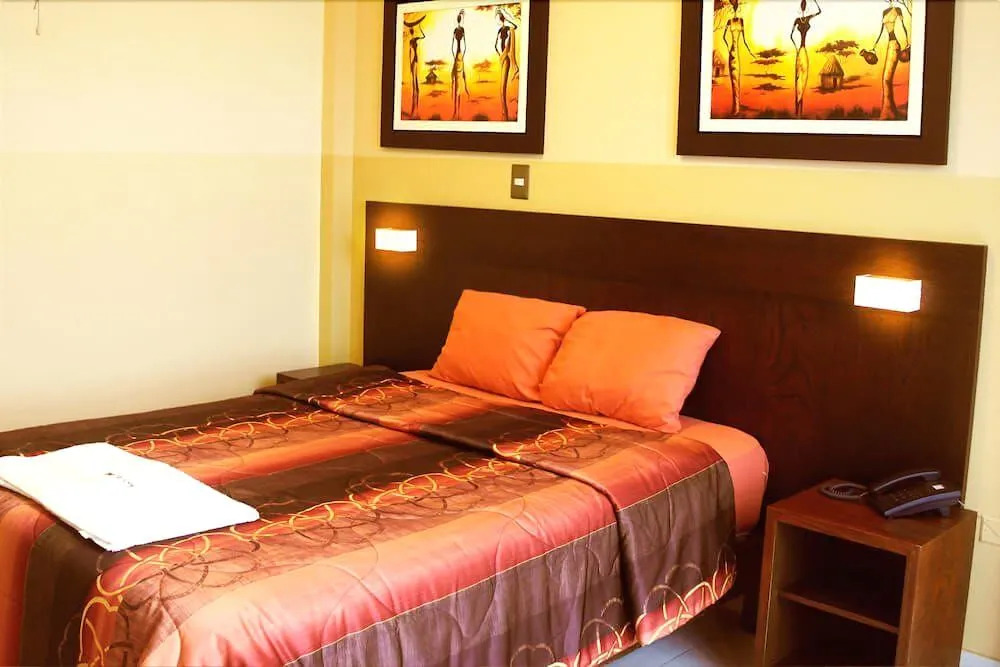 Reyna Hotel