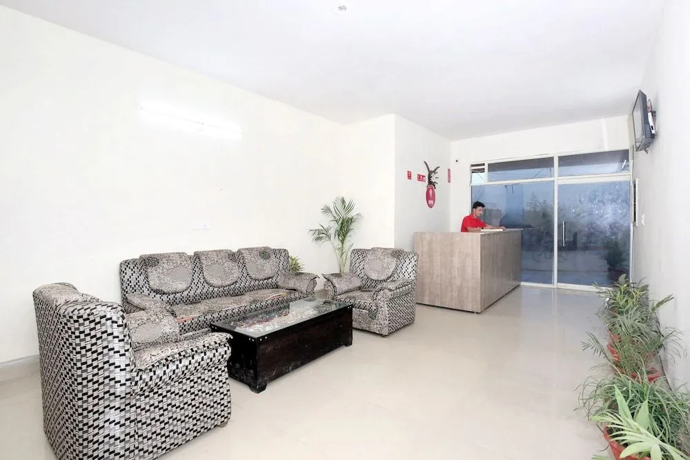 OYO 11369 Hotel Noor Plaza