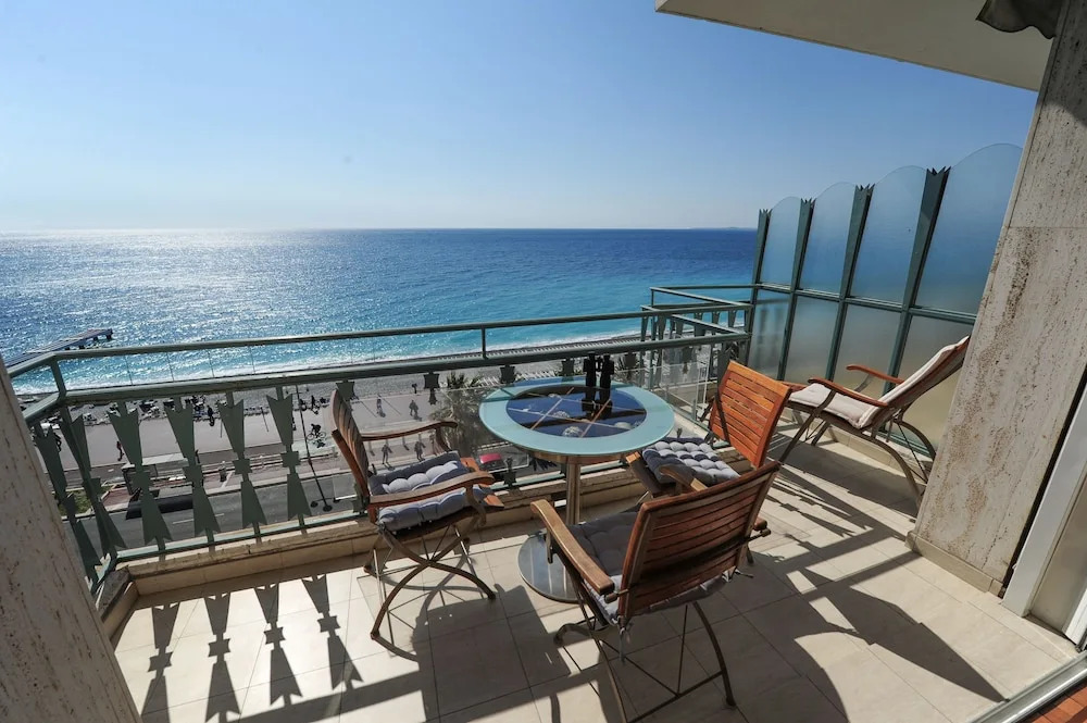 Le Majestic Promenade - Five Stars Holiday House