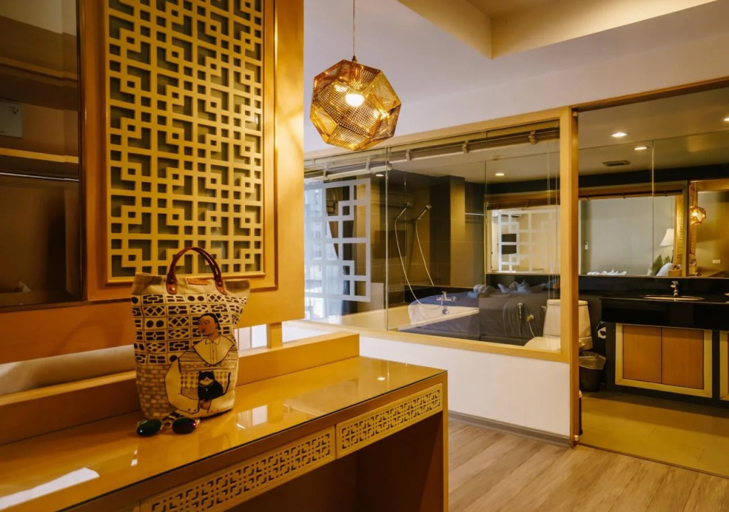 Moon Dragon Hotel