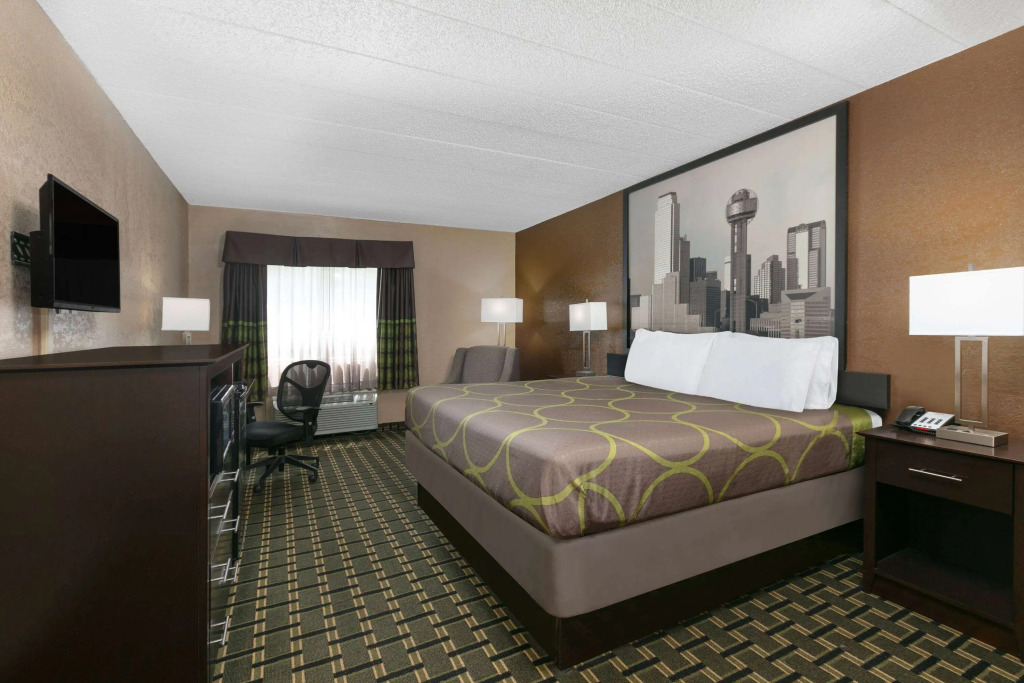Super 8 by Wyndham Grand Prairie North