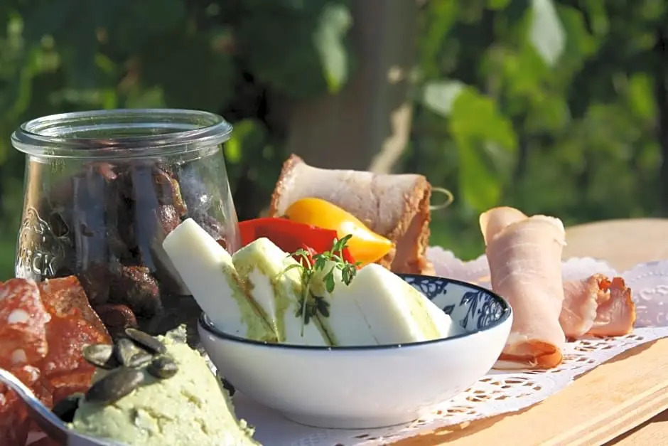 Tschermonegg "Wohnen beim Wein"
