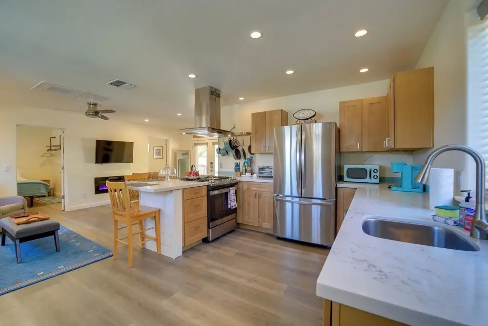 Old Town Cottonwood Cottage w/ Yard, Pets Welcome