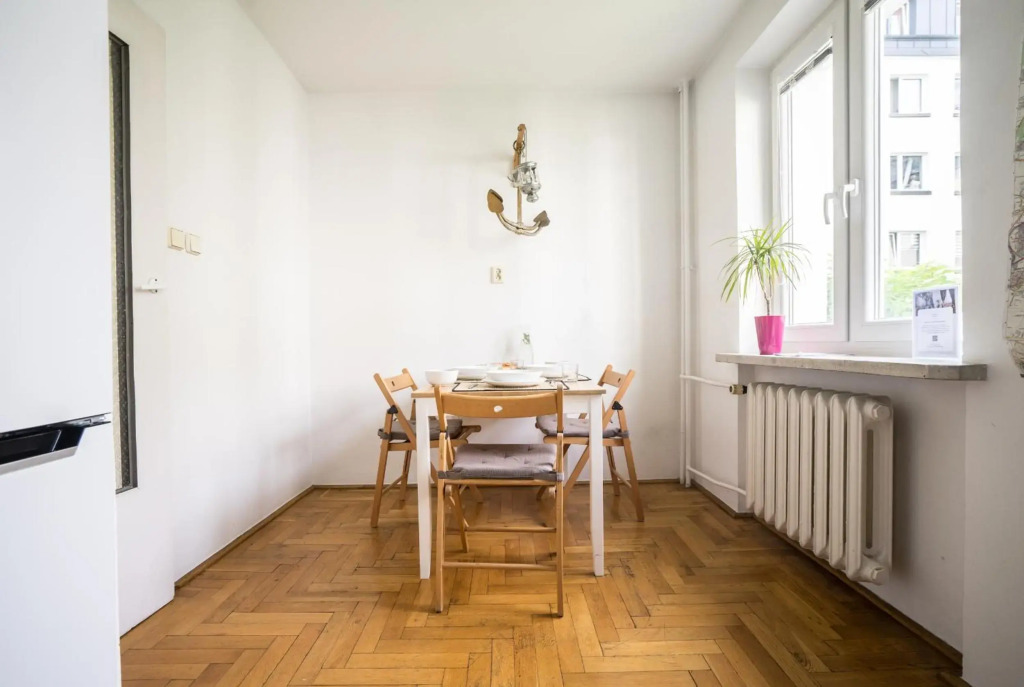oompH Warsaw Central 3-bedroom Flat
