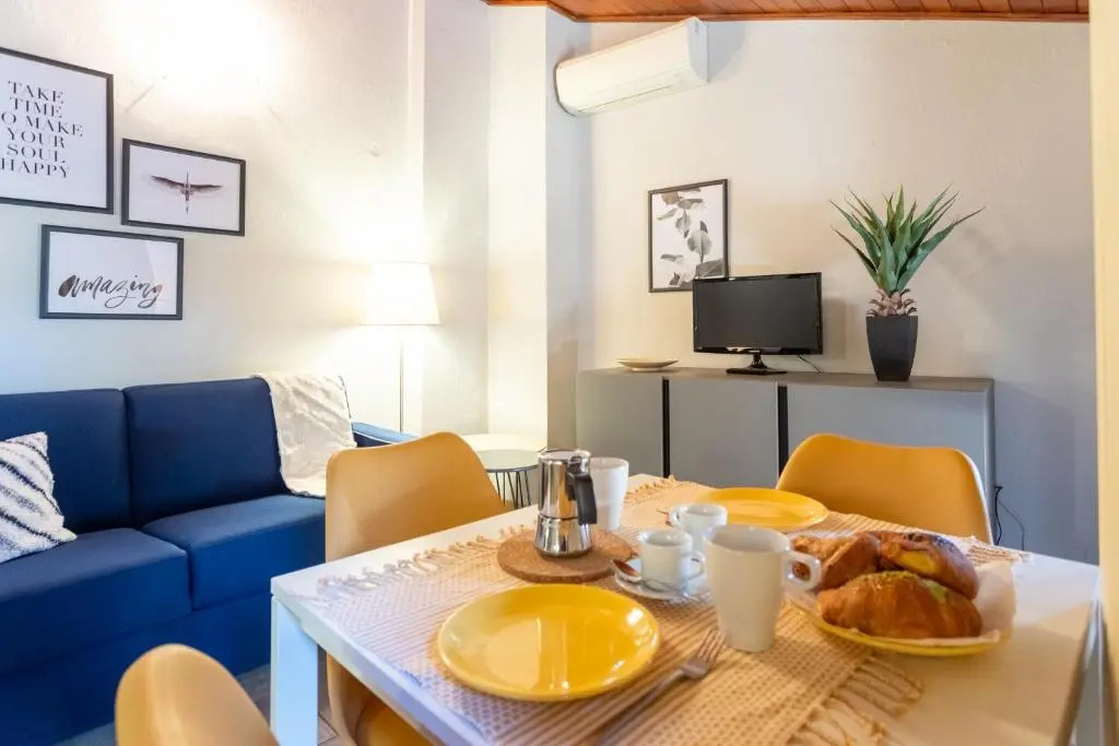 Blue Attic - Historical Como City Center by Rent All Como
