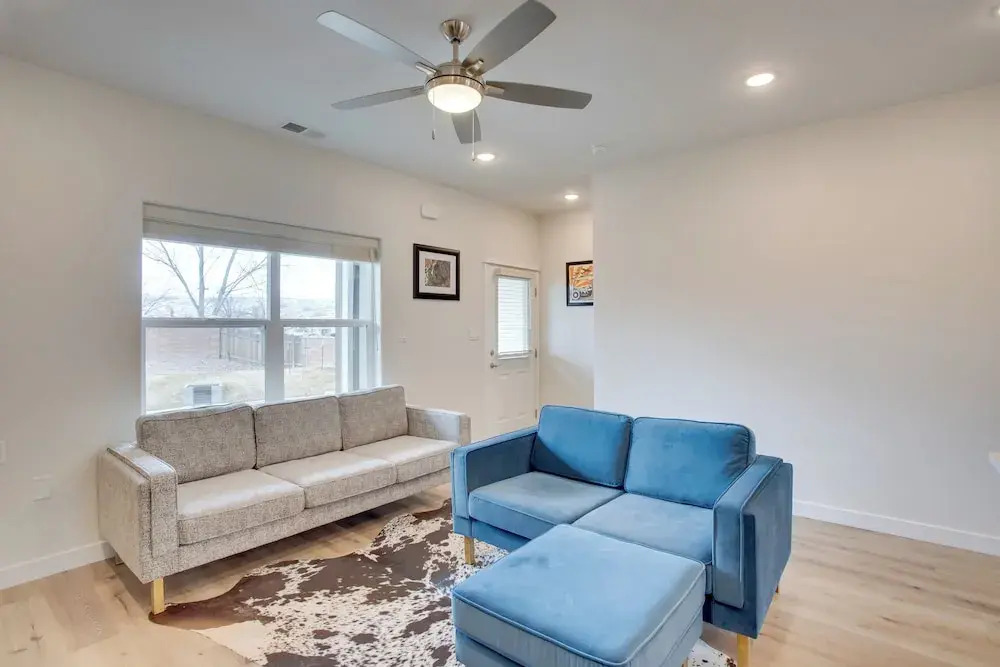 Modern Townhome ~ 3 Mi to Dtwn Grand Junction