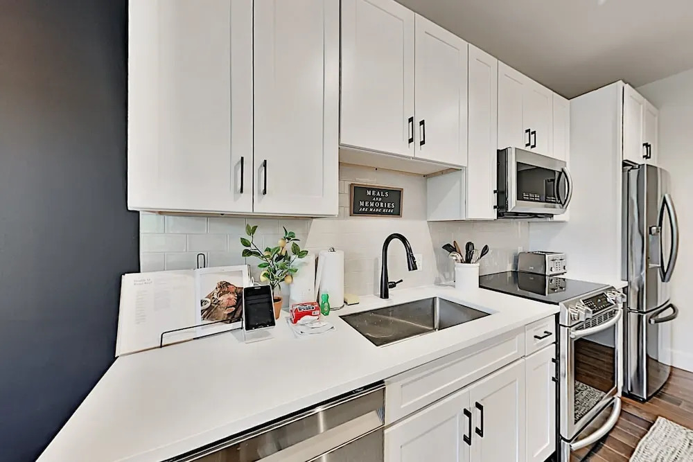 610ux311 1 Bedroom Condo