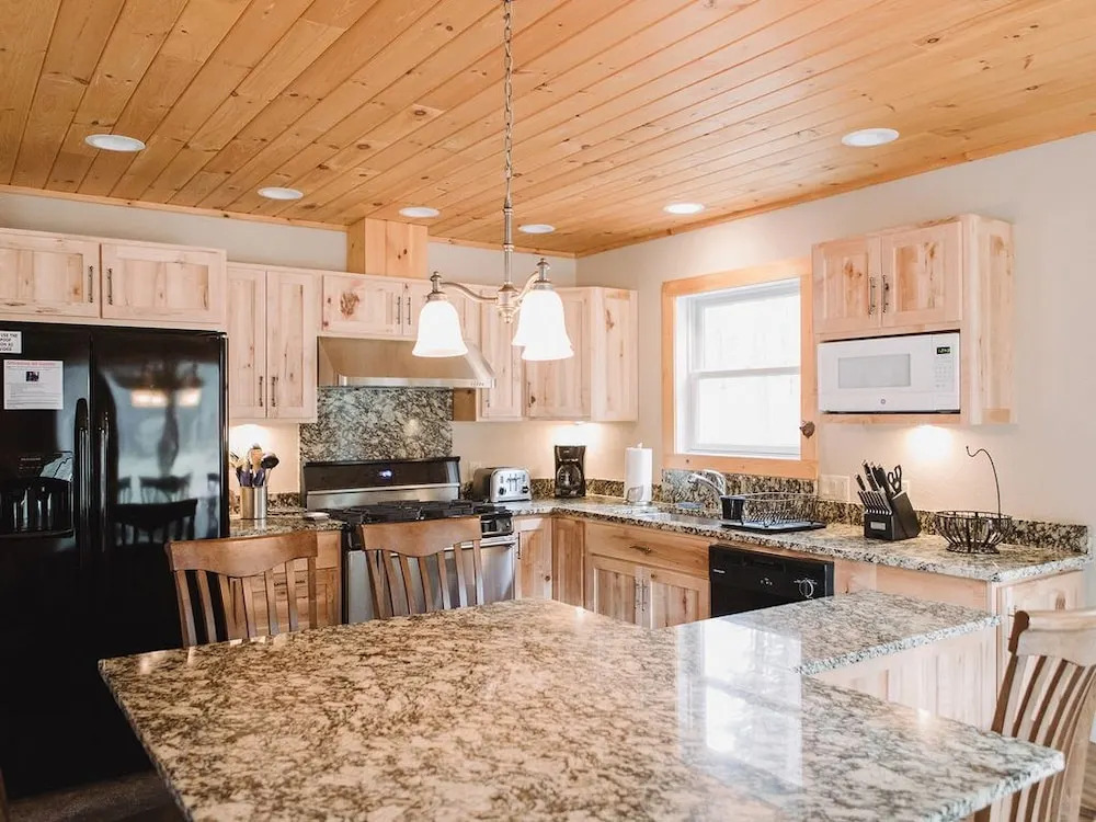 Hot Tub, Sauna, Fireplace, A/c, Dog Friendly, 1 mi to Whiteface, Forest View, Cascade Mountain Chalet