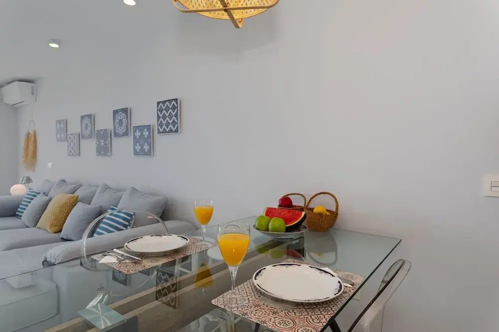 Sea View Apartment 2 Min Walk From the Beach