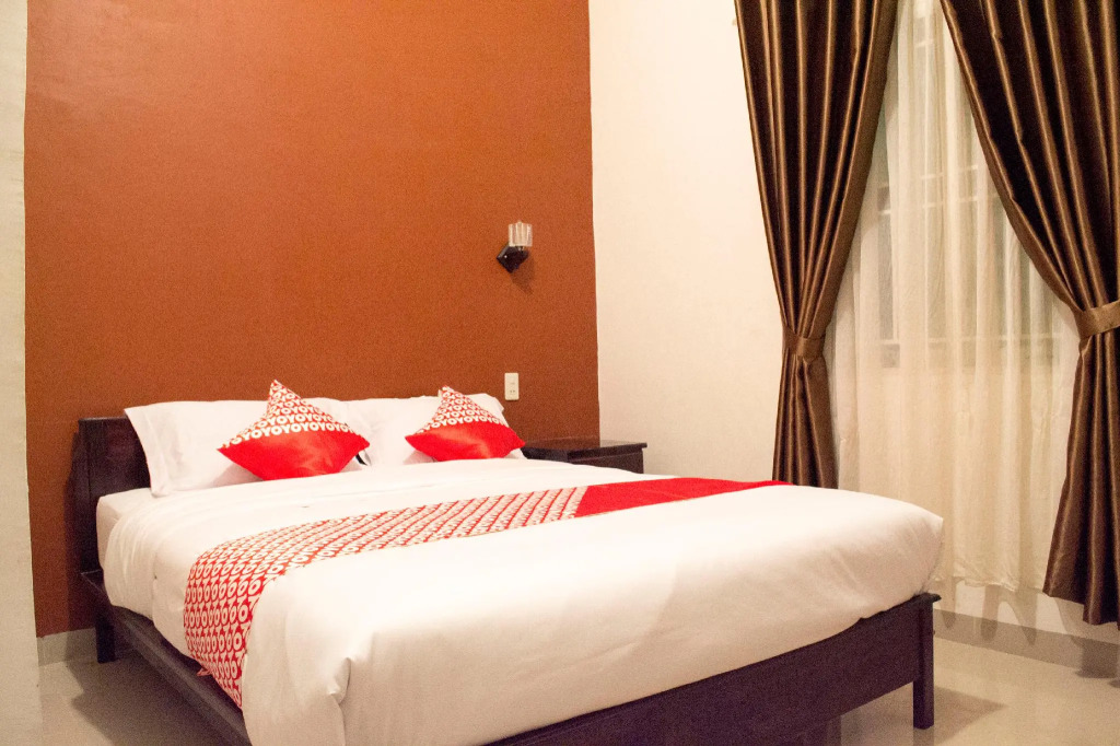 RedDoorz near Pantai Pandan Sibolga 2