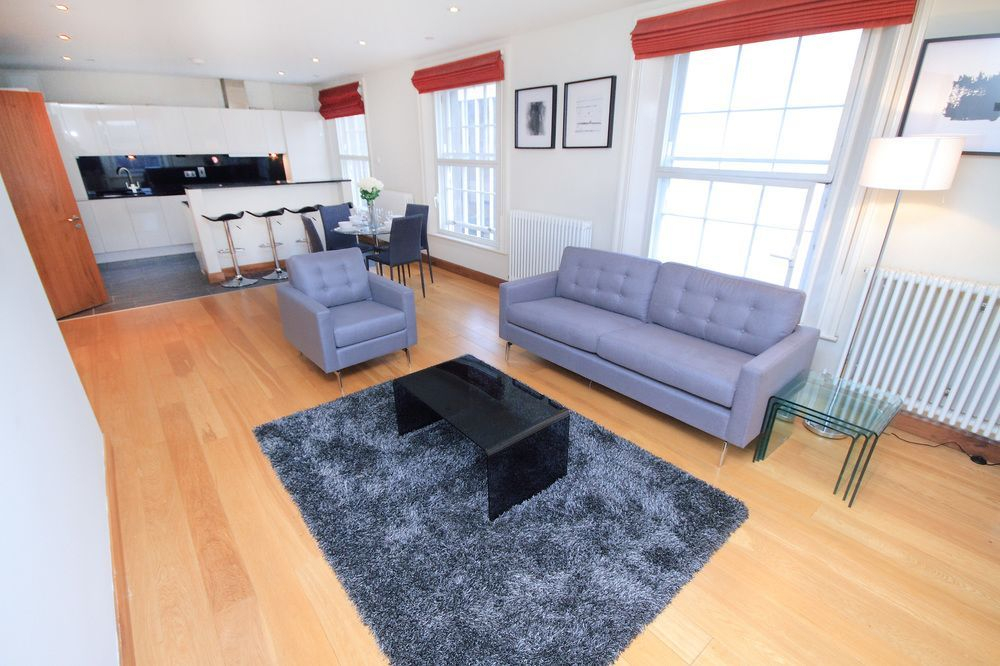 College Green Beautiful Apartment