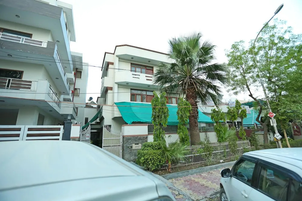 OYO 9071 Comfort Zone Guest House