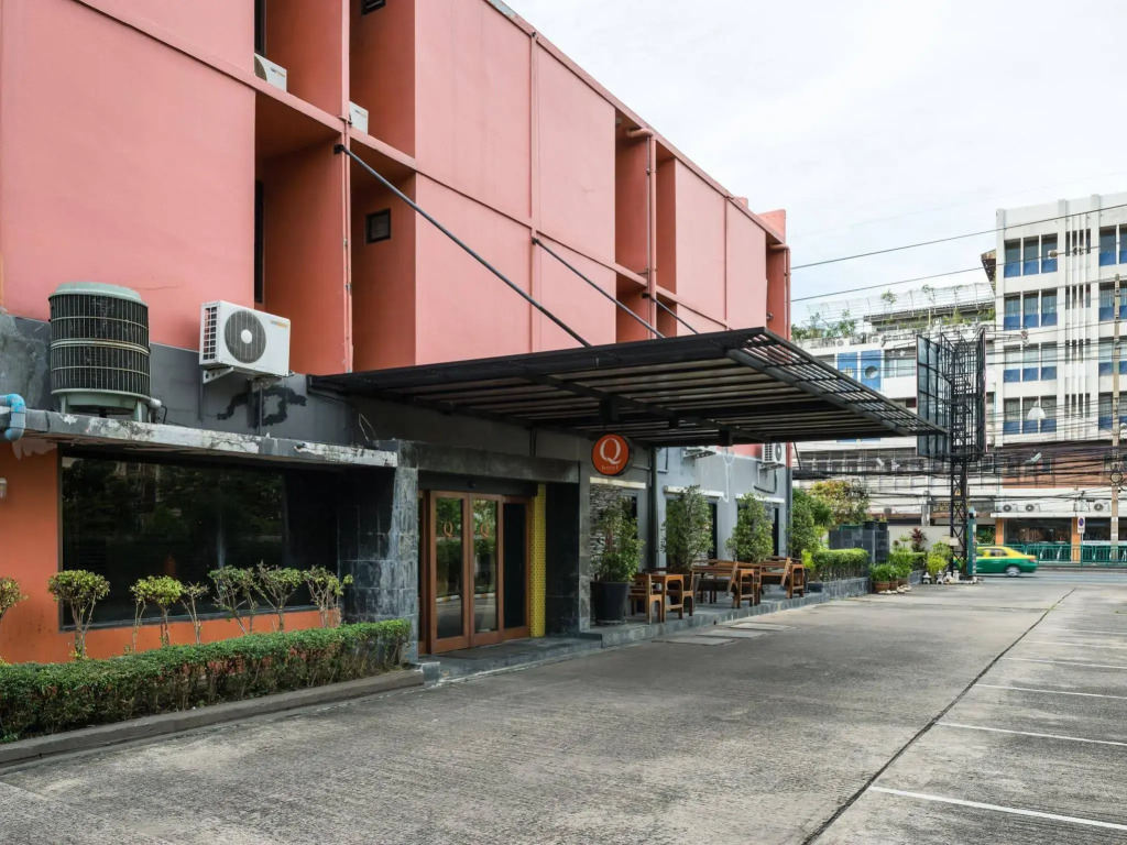 Q Hotel