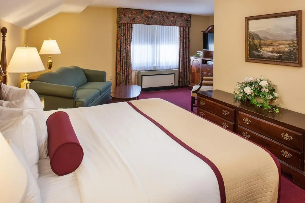 White Mountain Hotel and Resort