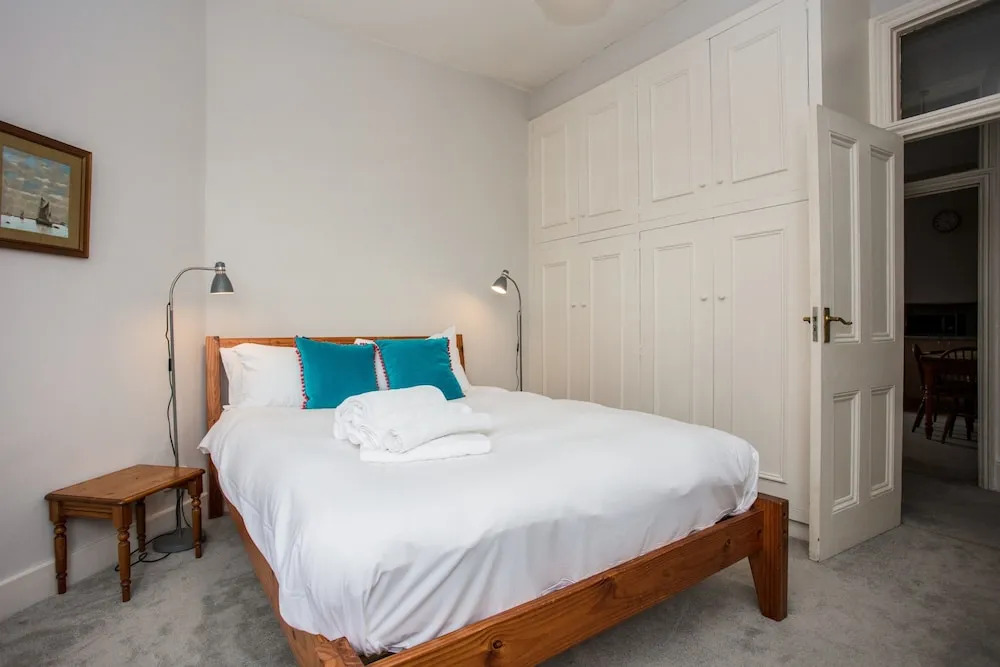 3 Bedroom Apartment by Battersea Park