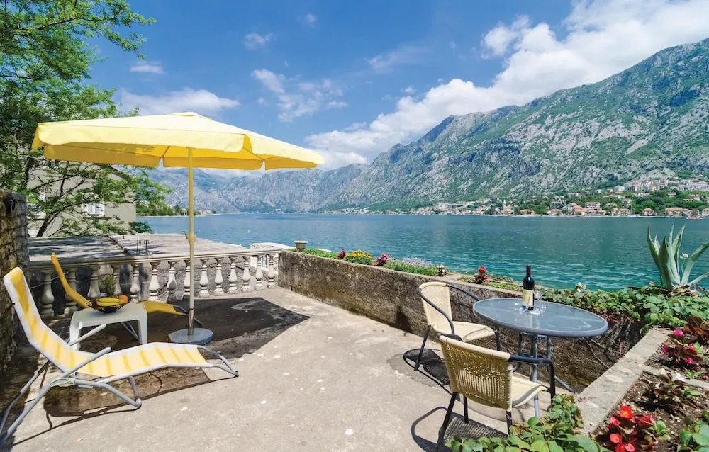 1 Bedroom Beach Front Home In Kotor