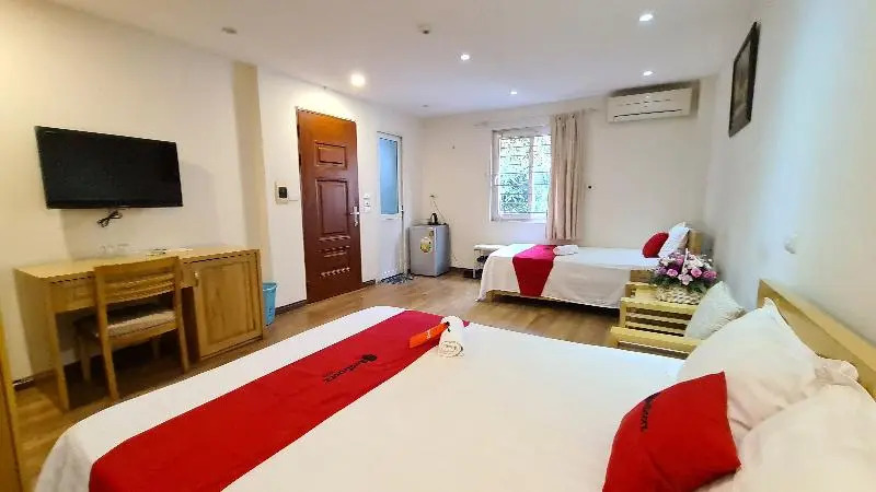 Reddoorz near Tran Duy Hung Street 3