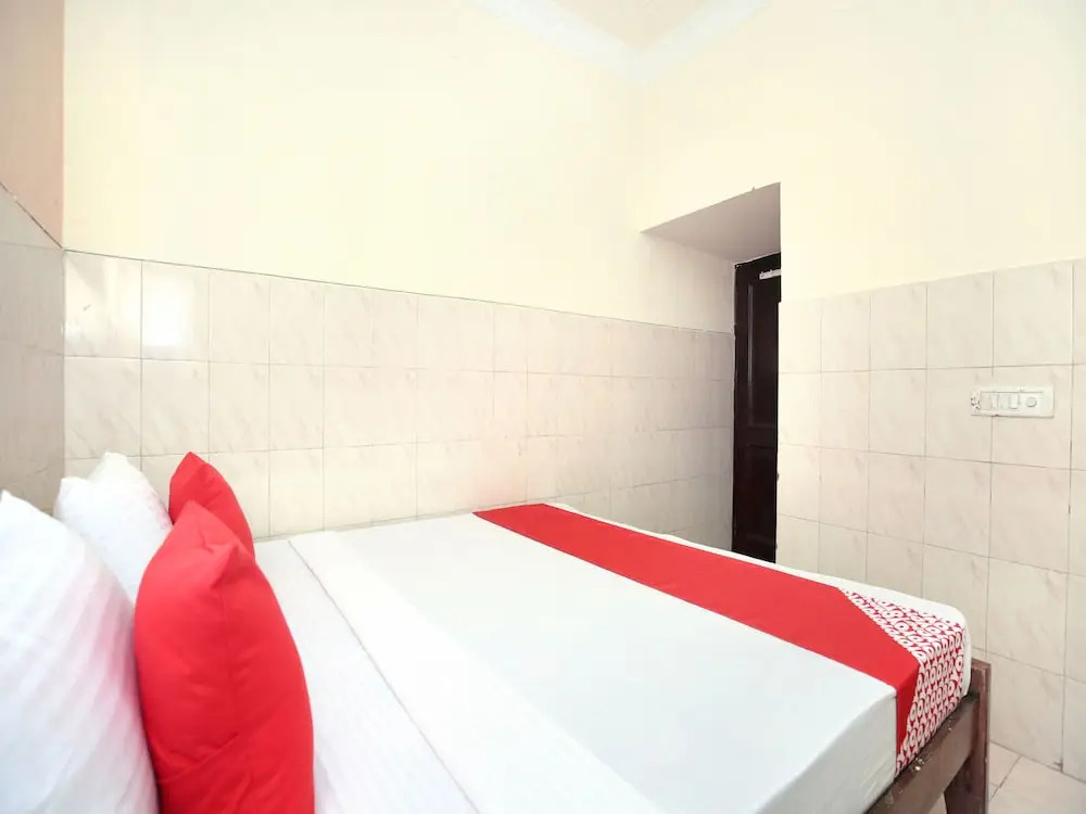 OYO 12967 Hotel Simran