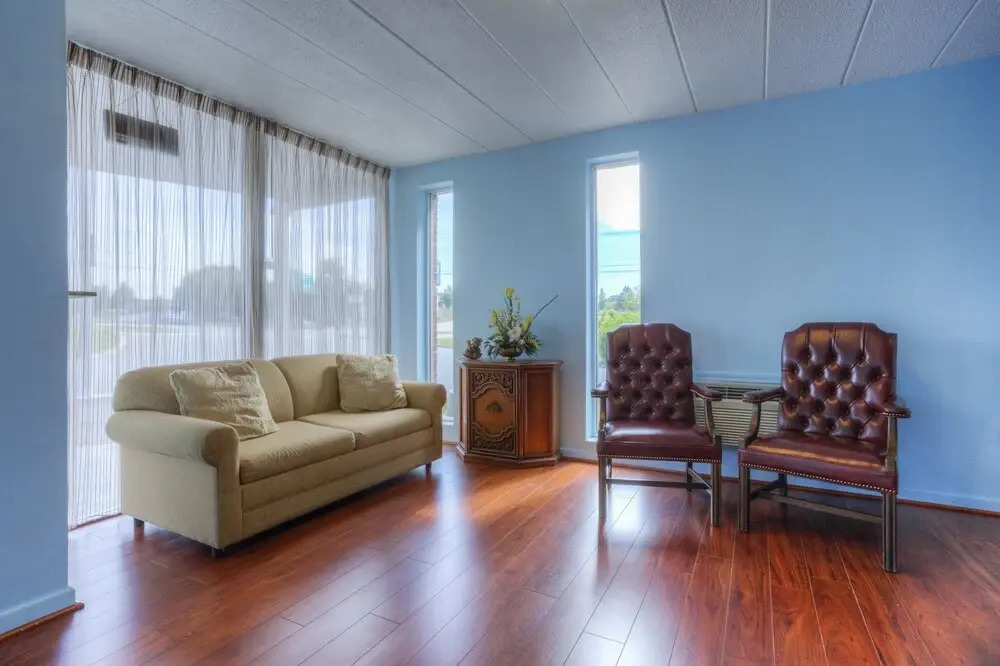 Royal American Inn