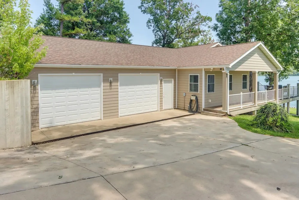 Dock, Hot Tub! Family-friendly Camdenton Haven