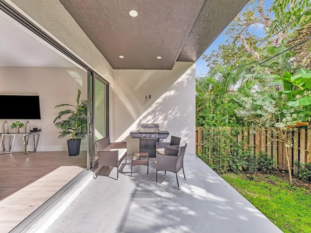 New Luxurious Home 3 Min to Beach Walk to Las Olas
