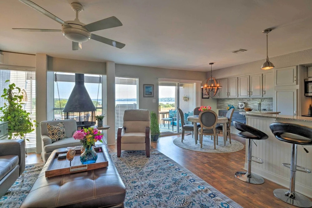 Waterfront Lake Travis Home w/ Pool Access!