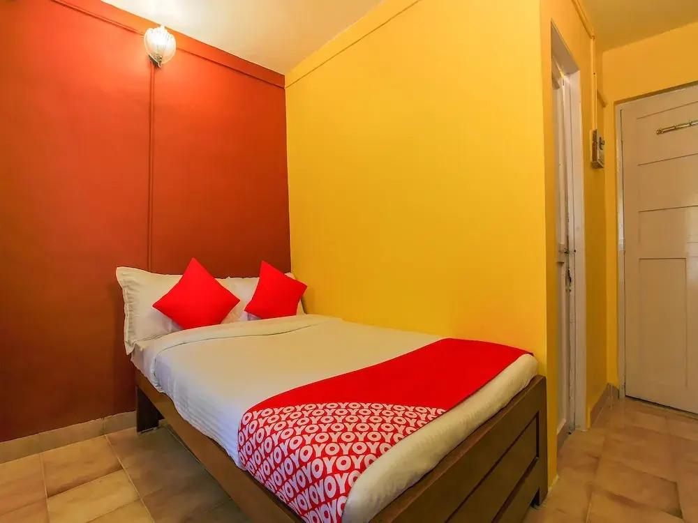 OYO 18855 Hotel Pete's Hideaway