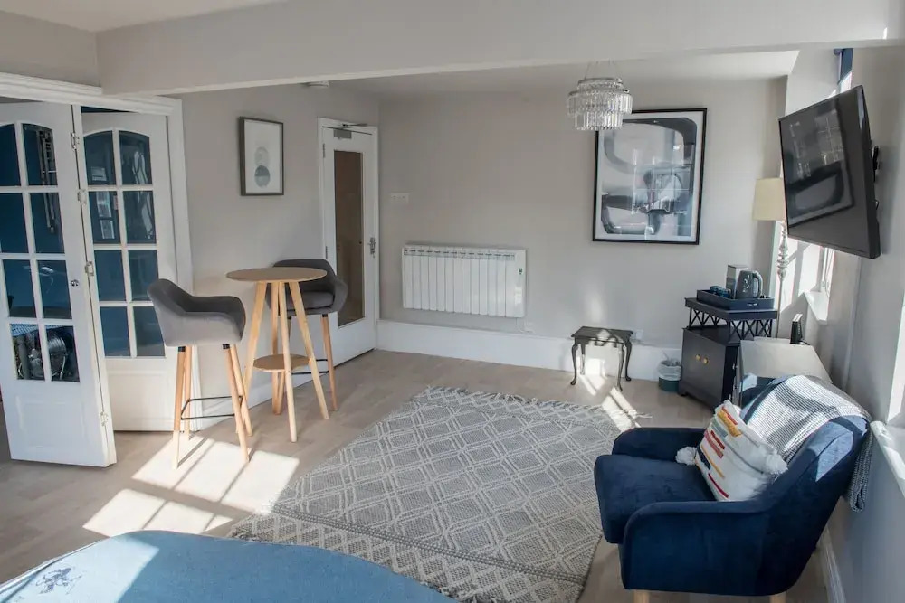 Toothbrush Apartments - 2 Bed House