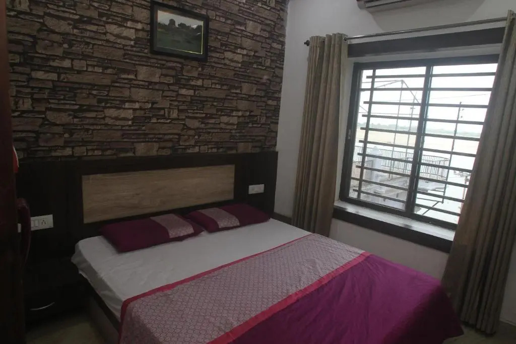 Alakhnanda Guest House