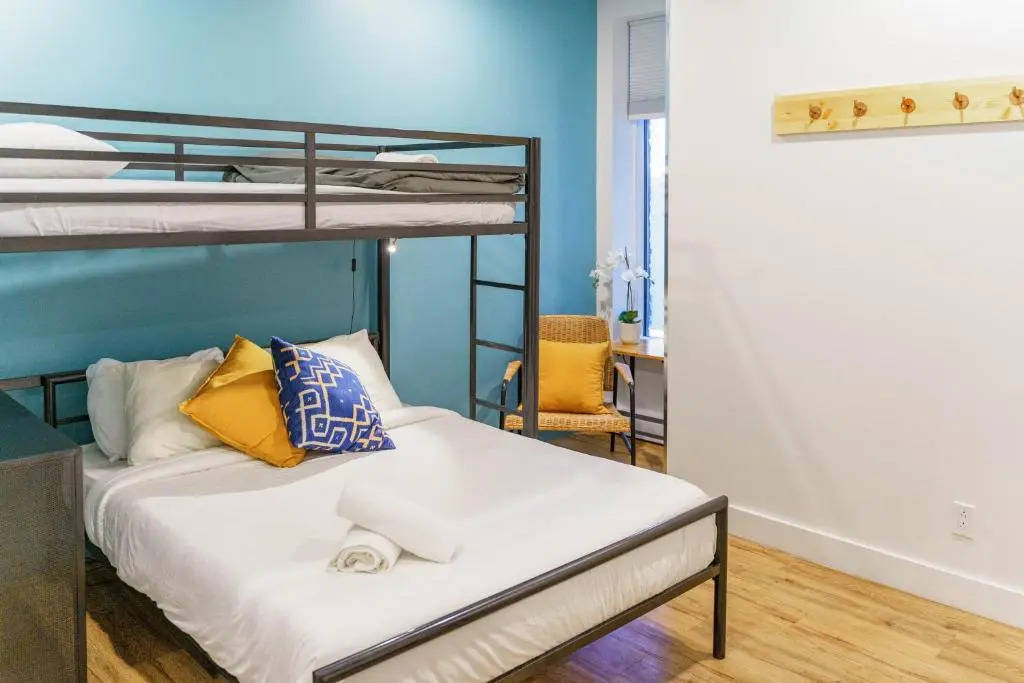 Auberge Saintlo Montréal Hostel