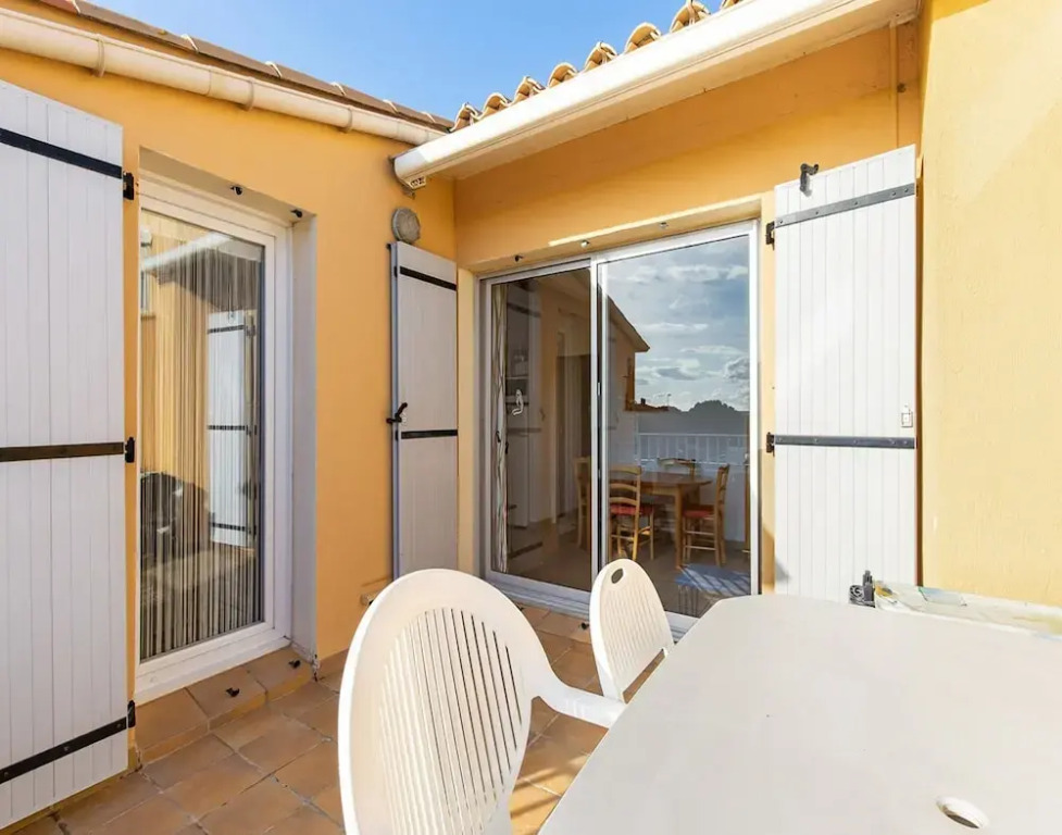 Stylish 2-bedroom Retreat in Agde