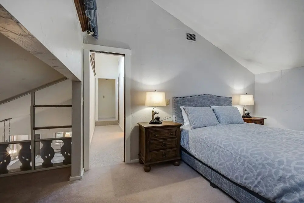 Killington Mountain Home! HotTub & 5 min to Skiing! 3 Bedroom Home by RedAwning