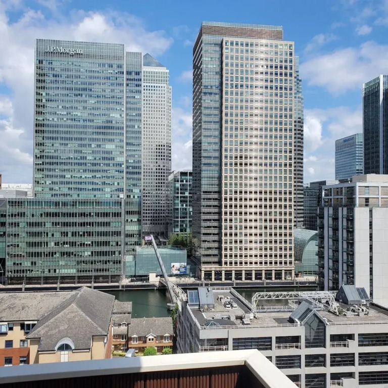 2 Bedroom Apartment in Canary Wharf London