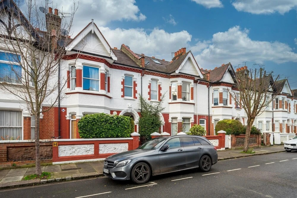 Charming 2BR Flat With Patio in Hammersmith