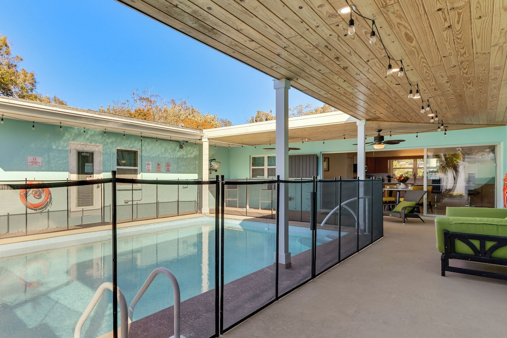 Heated Pool w/ No Fee! Vero Beach Oasis Near Ocean